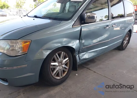 2010 Chrysler Town & Country New Limited z USA, uszkodzony, nr VIN 2A4RR7DX4AR451835